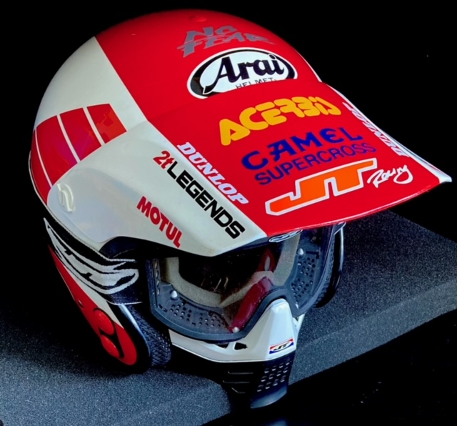 Helmets Archives - 2T Legends